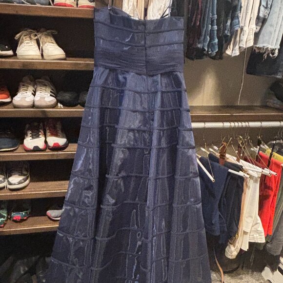 Stunning Navy Dress by Hynes Park M561, Size 8 - Picture 8 of 9